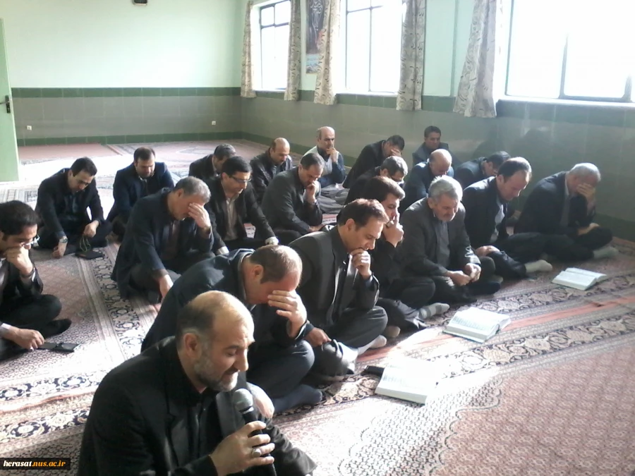 قرائت زیارت حضرت فاطمه (س) بمناسبت شهادت آن حضرت با حضور کارکنان آموزشکده پسران اردبیل. 2