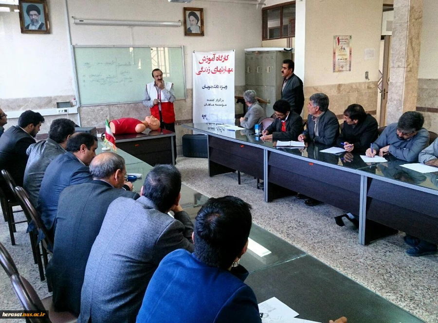 ا احترام به اطلاع می رساند یک دوره آموزشی امداد و نجات و کمک های اولیه مداد کوهستان با هماهنگی مدرس اعزامی از جمعیت هلال استان کرمانشاه برای کارکنان آموزشکده فنی شماره 2کرمانشاه درفروردین ماه 1395توسط حراست آموزشکده شماره 2 کرمانشاه برگزار و منجر به صدور 