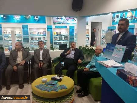 کتاب مجموعه مقالات "ایرانیان مهاجر پس از سه دهه " با مقاله دکتر حمید یزدانیان با عنوان " تاثیر ژئوپلتیکی مهاجرت ایرانیان به خارج از کشور" با حضور ابراهیمی ترکمان ریاست سازمان فرهنگ و ارتباطات اسلامی در نمایشگاه کتاب امسال رونمایی شد