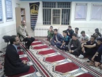 دیدار   صمیمی ریاست مرکز و حراست با دانشجویان خوابگاه آموزشکده پسران خمین  
 در این دیدار ضمن پرسش و پاسخ دانشجویان با ریاست مرکز در خصوص مسائل مختلف ، حراست مرکز نیز پیرامون چگونگی مراقبت از اموال  در خوابگاه و عضویت در شبکه های اجتماعی و رفتار اجتماعی 