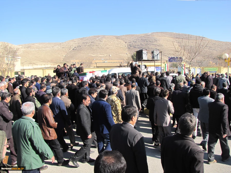 کارکنان ، اساتید و دانشجویان آموزشکده فنی وحرفه ای شهرستان اسلام آبادغرب  مورخه 19/11/1395 همراه با مردم قدرشناس شهرستان اسلام آبادغرب درمراسم تشیع و خاک سپاری سردار اسلام مدافع حرم شهید  خیراله احمدی فر که ازدرب مسجد جامع شهرستان تاگلزارشهدا برگزارگردید 