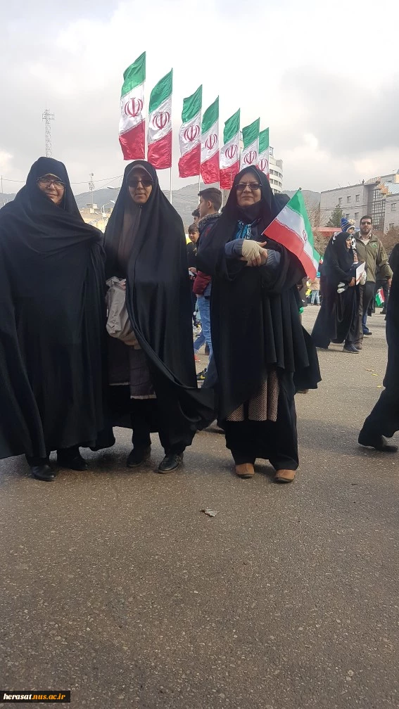 حضور پر شور کارکنان ودانشجویان دانشکده فنی (پسران ودختران ) خرم آباد در راهپیمایی باشکوه 22 بهمن وچهلمین فجر انقلاب اسلامی ایران 2